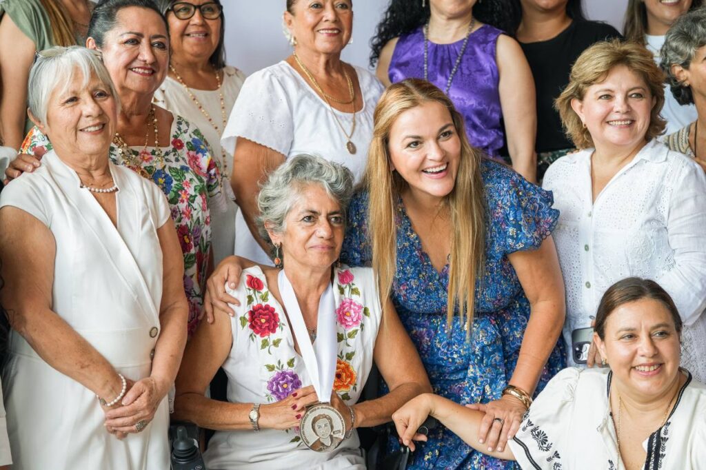 Ayuntamiento de Mérida entrega la Medalla “Rosa Torre González” a Bertha Elena Munguía Gil