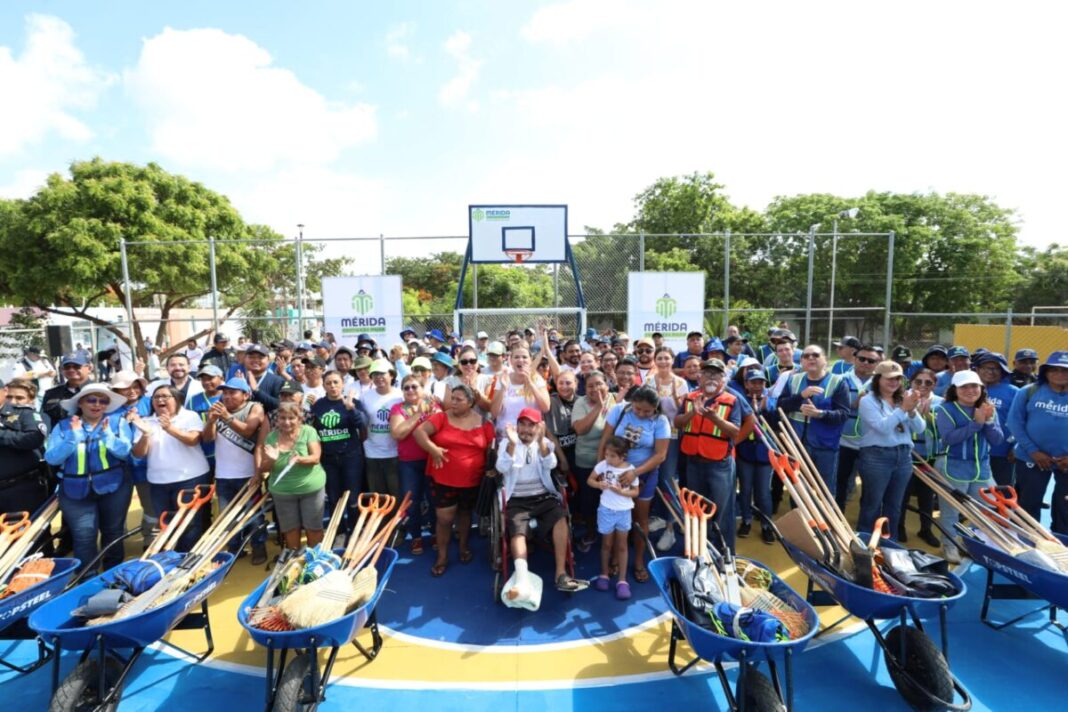 Lleva Cecilia Patrón Mega Operativo de limpieza a las colonias de Mérida, hoy fue en la colonia Amapola