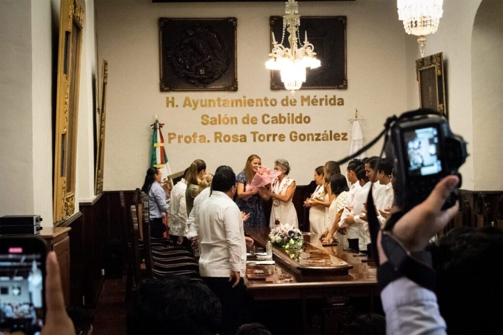 Cecilia Patrón otorga medalla "Rosa Torre González" a Bertha Elena Munguía Gil
