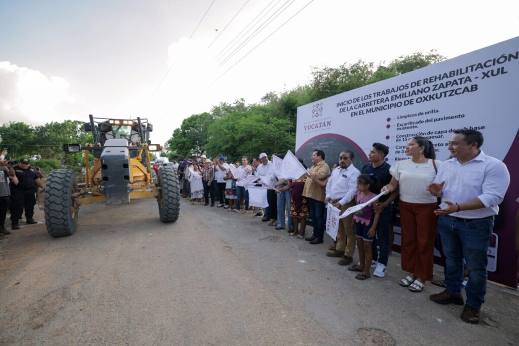 El Gobernador Joaquín Díaz Mena saca del abandono carretera de Oxkutzcab