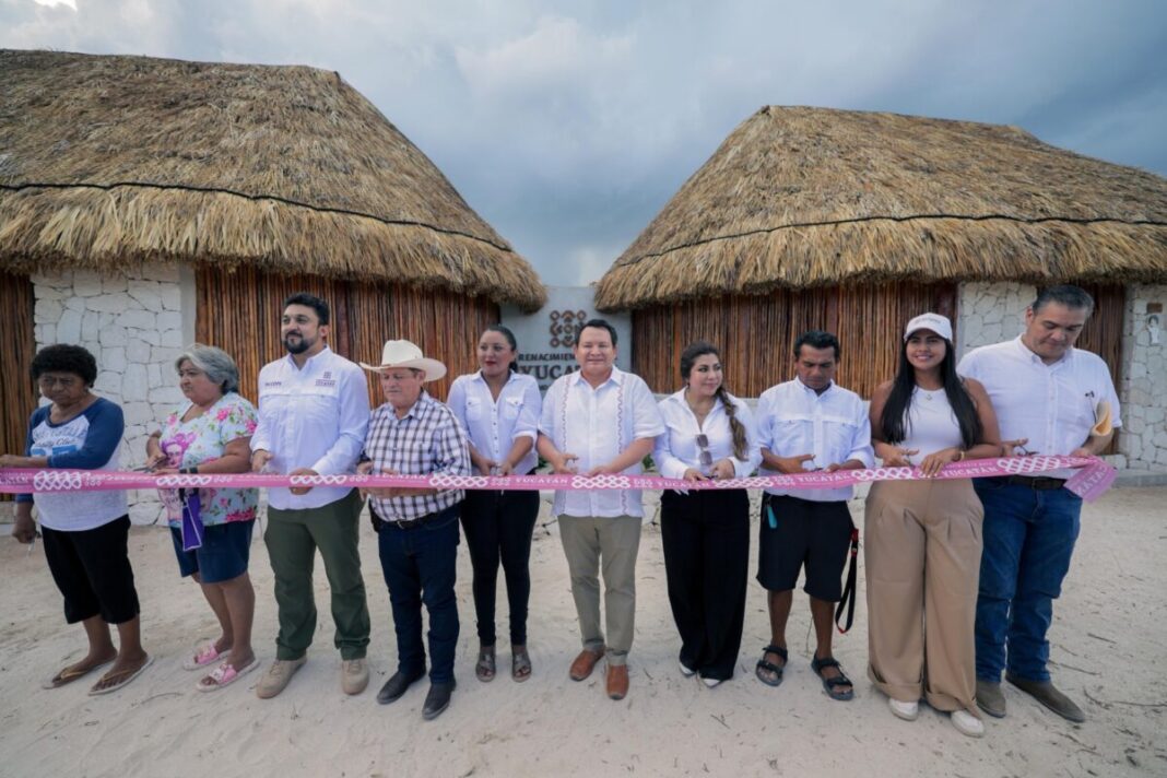 Joaquín Díaz Mena / Gobierno entrega baños ecológicos para fortalecer turismo en San Felipe