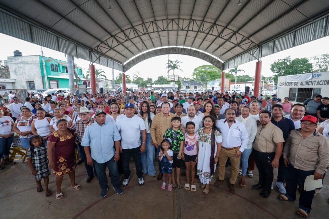 El Gobernador Joaquín Díaz Mena saca del abandono carretera de Oxkutzcab