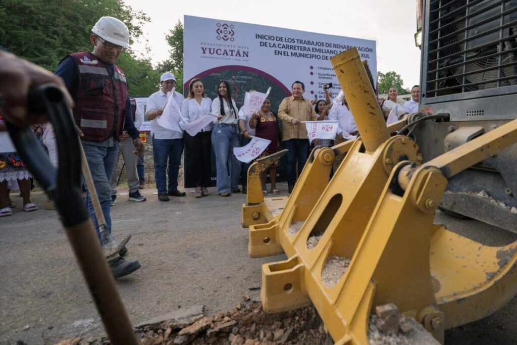 El Gobernador Joaquín Díaz Mena saca del abandono carretera de Oxkutzcab