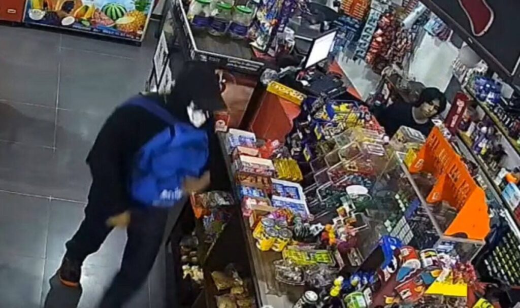 Sujeto en mascara "La Calavera" asalta otra vez en Ciudad Caucel