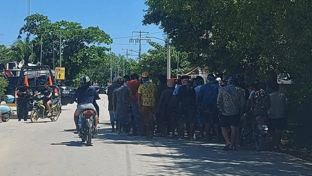 Pescadores foráneos y furtivos bloquean la entrada de Dzilam de Bravo