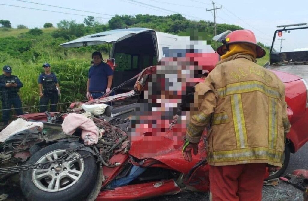Familia completa pierde la vida en choque vial, entre ellos, hay tres menores de edad en Veracruz