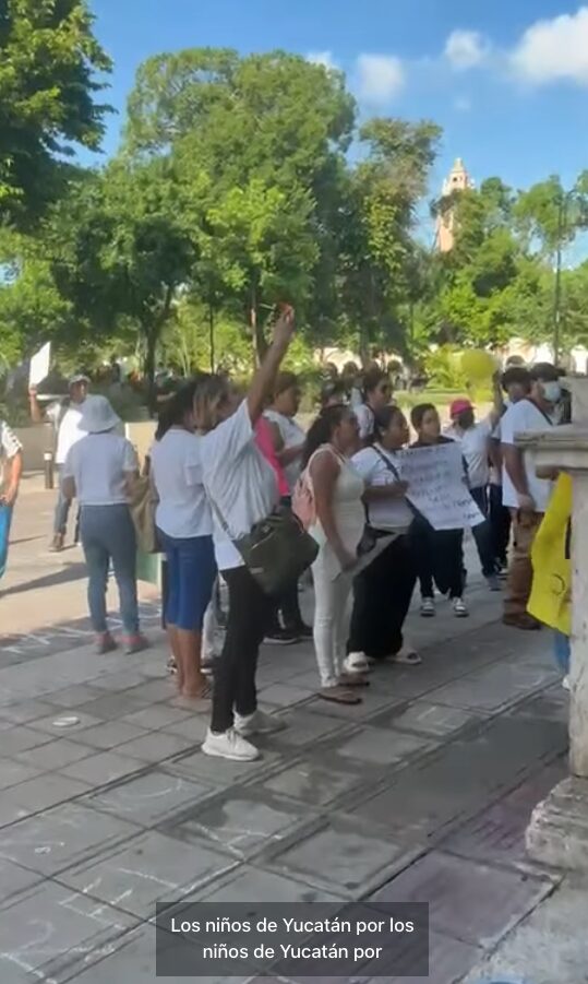Madres y padres luchan por un digno servicio de salud 