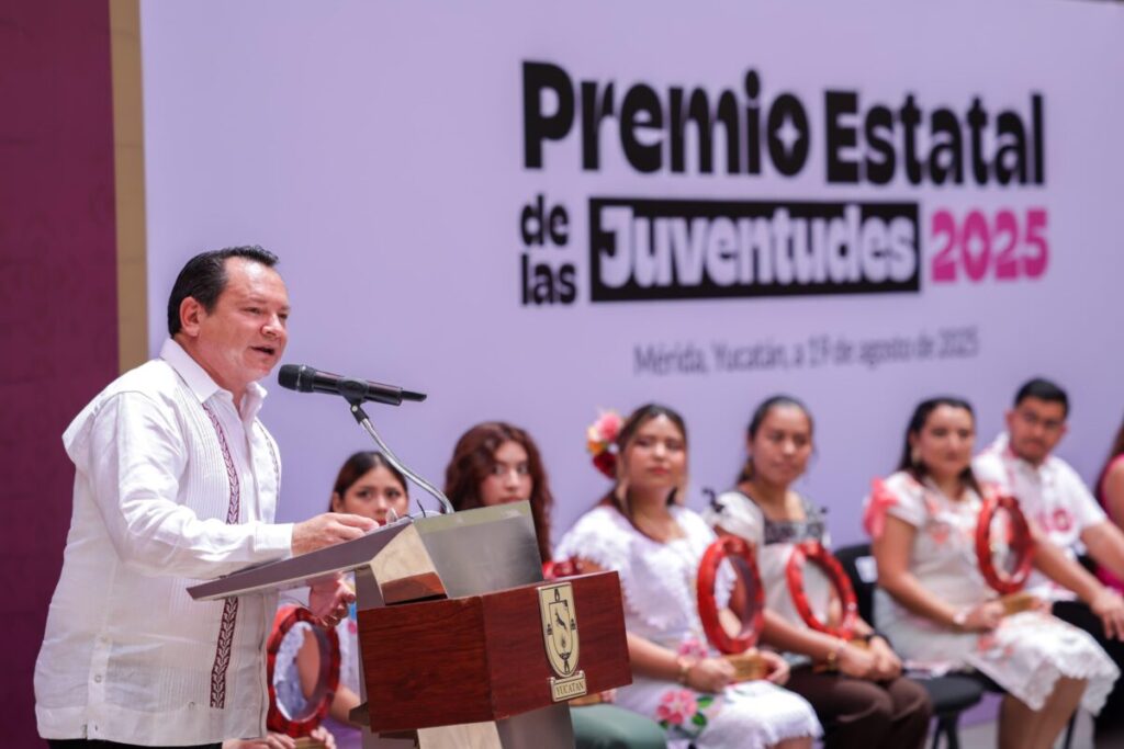 Palabras del Gobernador Díaz Mena hacia los jóvenes yucatecos