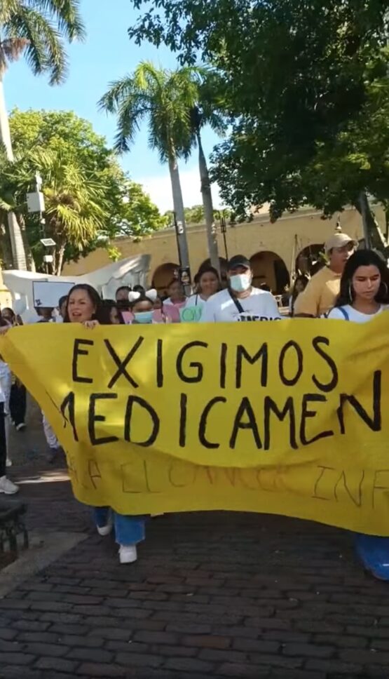 Madres y padres luchan por un digno servicio de salud 