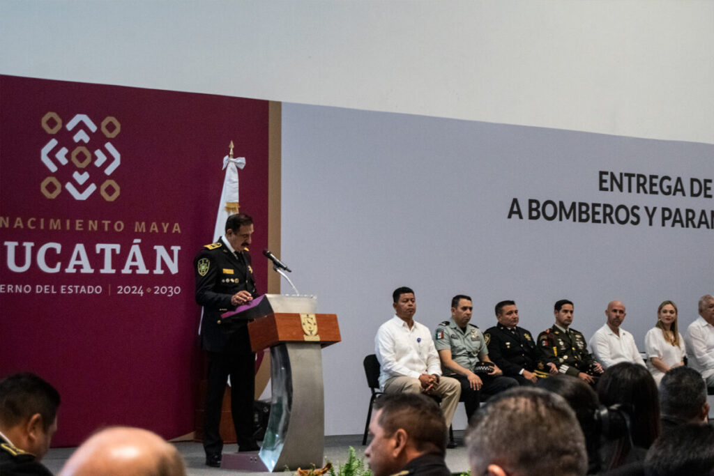 Gobernador Joaquín Díaz Mena honra la gran labor de los bombero y paramédicos de Yucatán