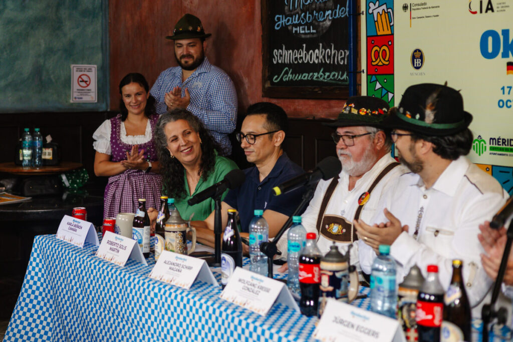 Jürgen Eggers, Wolfgang Kresse González, Alejandro Schirp Magaña, Karla Berrón Cámara, Gerardo Sánchez Puigserver, Roberto Solis Martín, David Dillanes Sumano en la presentación del Oktoberfest Yucatán 2025