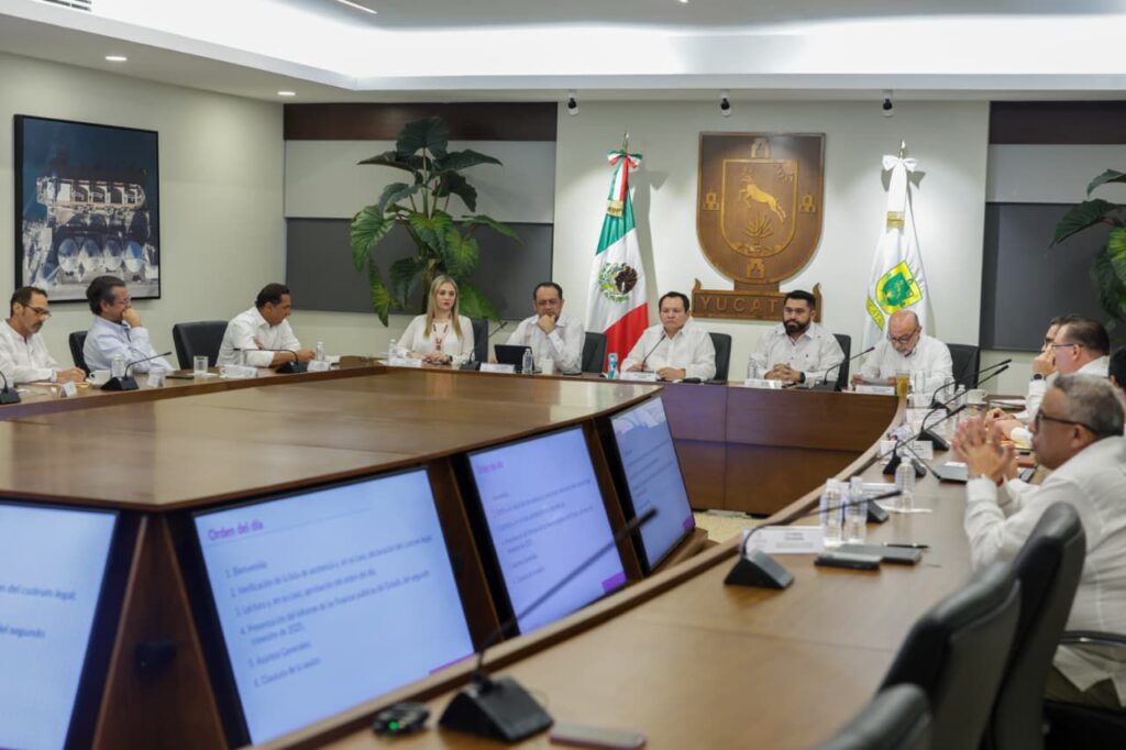 El Gobernador Díaz Mena y el Consejo Consultivo del Presupuesto de Yucatán 