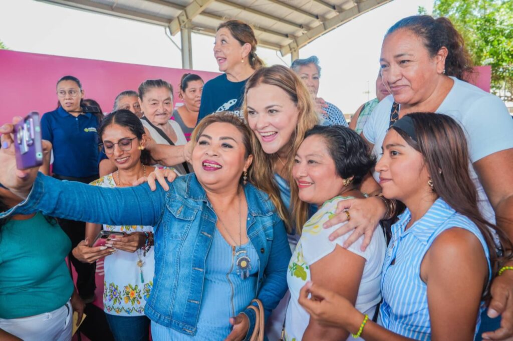 Cecilia Patrón Laviada destaca los avances de los programas para el bienestar de la mujer en el "Acciones de Mujer a Mujer"