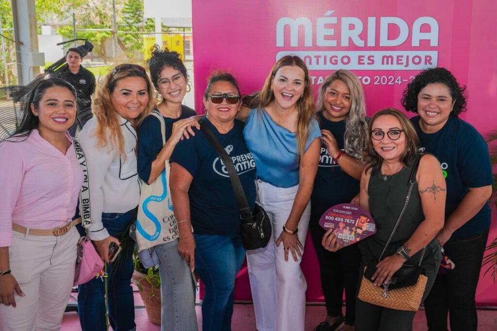 Cecilia Patrón Laviada destaca los avances de los programas para el bienestar de la mujer en el "Acciones de Mujer a Mujer"