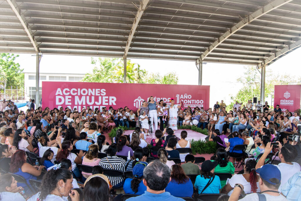 Cecilia Patrón Laviada destaca los avances de los programas para el bienestar de la mujer en el "Acciones de Mujer a Mujer"