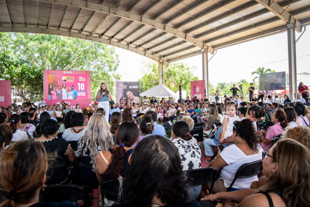 Cecilia Patrón Laviada destaca los avances de los programas para el bienestar de la mujer en el "Acciones de Mujer a Mujer"