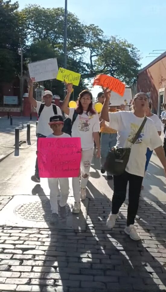 Madres y padres luchan por un digno servicio de salud 