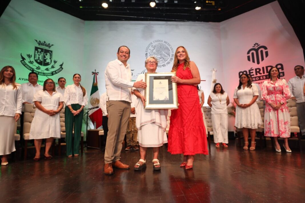 Cecilia Patrón encabeza la sesión solemne con motivo del 215 aniversario del inicio de la Independencia de México