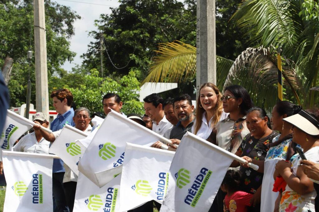 La alcaldesa Cecilia Patrón Laviada entrega calles nuevas en San José Tzal