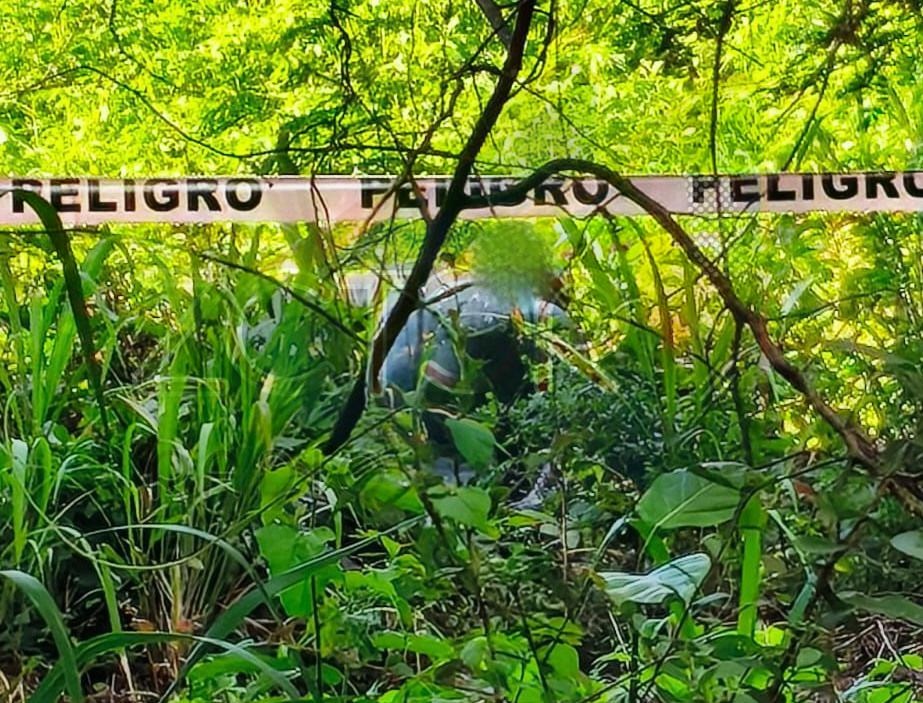 Hallan un cuerpo putrefacto dentro de un terreno en Peto