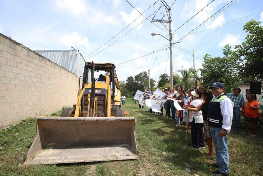 La alcaldesa Cecilia Patrón Laviada entrega calles nuevas en San José Tzal