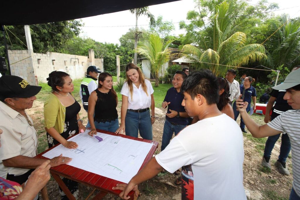 La alcaldesa Cecilia Patrón Laviada entrega calles nuevas en San José Tzal