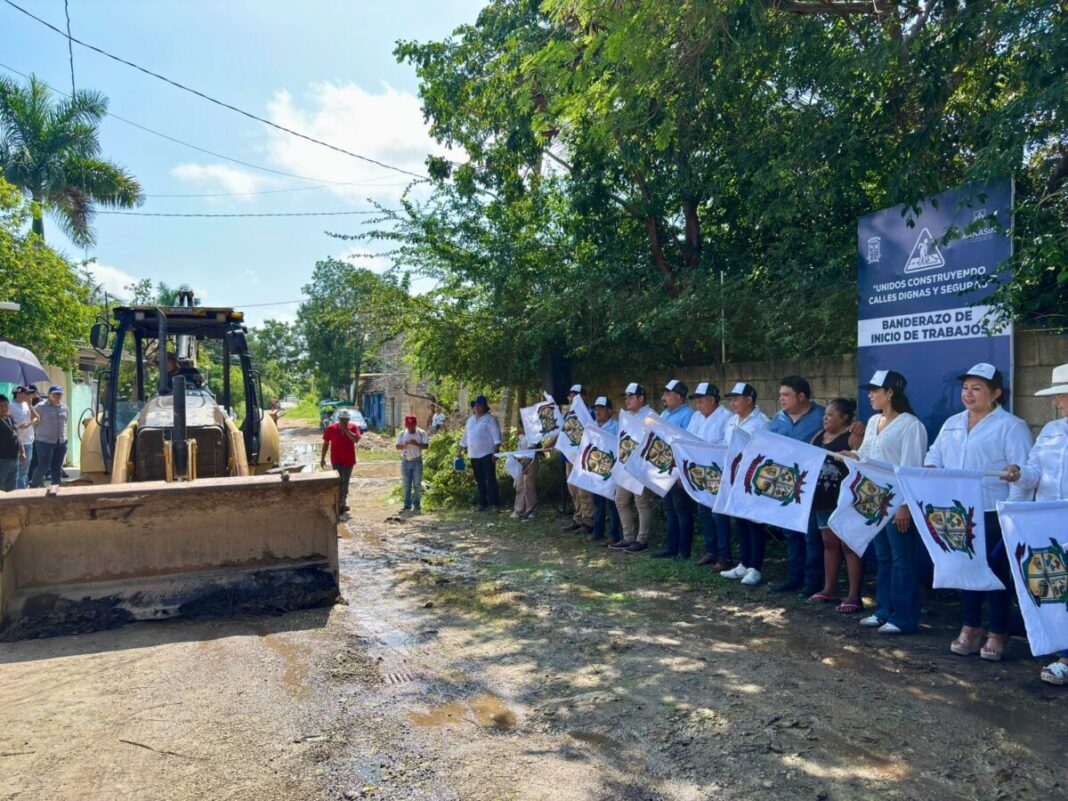 Edwin Bojórquez inicia construcción de calle en Francisco Villa Oriente en Kanasín