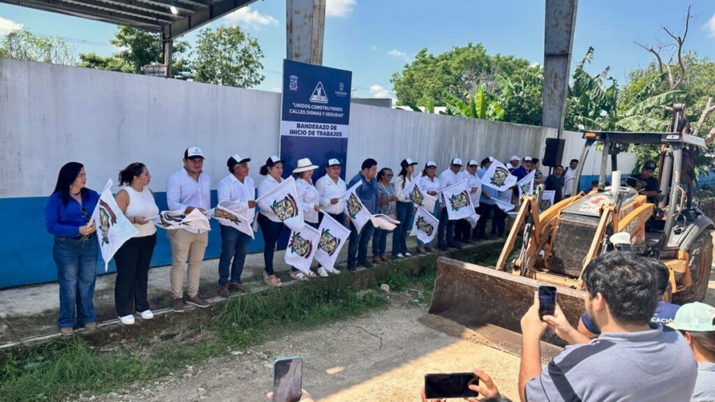 Edwin Bojórquez inicia construcción de calle en Francisco Villa Oriente en Kanasín