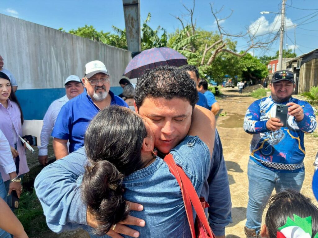 Edwin Bojórquez inicia construcción de calle en Francisco Villa Oriente en Kanasín