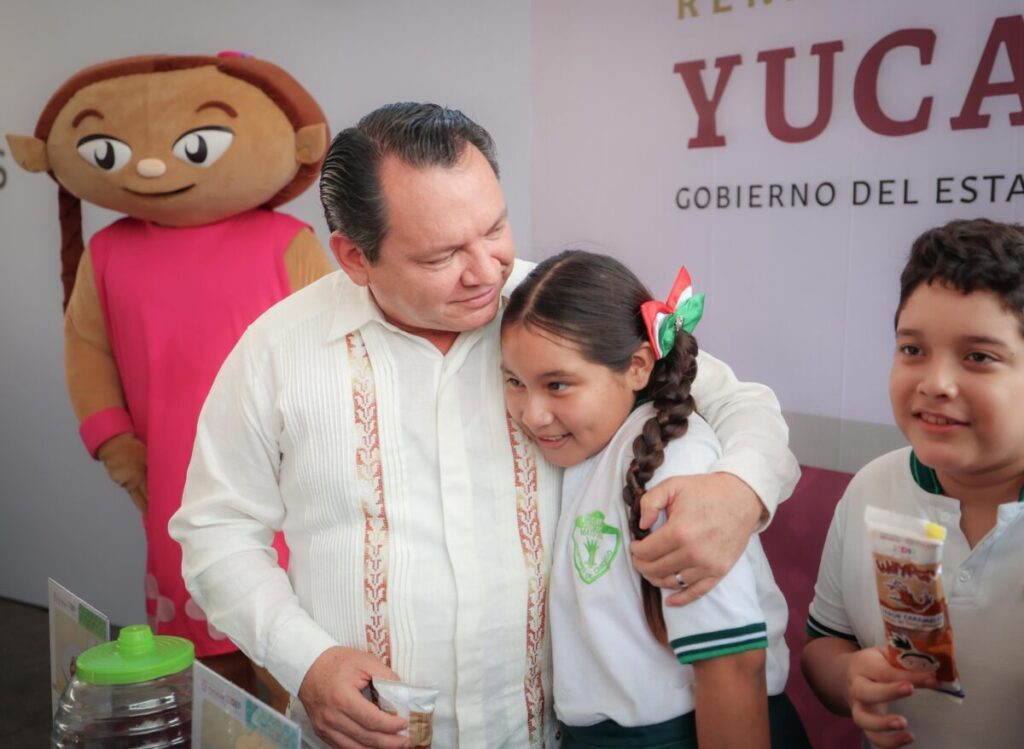 Díaz Mena renueva escuela con casi 100 años de historia en el municipio de Progreso