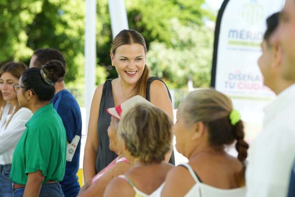 Cecilia Patrón entrega rehabilitación de área recreativa y cancha en la colonia María Luisa