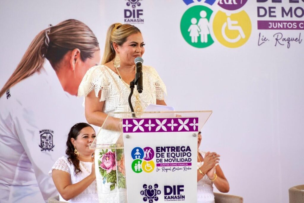 Raquel Balam Rocha de Bojórquez rinde su primer informe como titular del DIF Kanasín