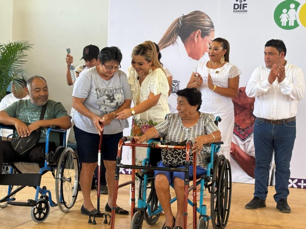 Raquel Balam Rocha de Bojórquez rinde su primer informe como titular del DIF Kanasín