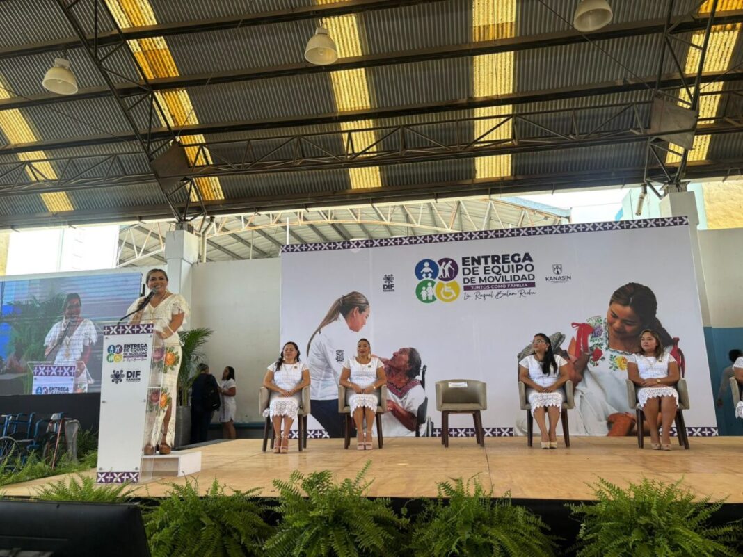 Raquel Balam Rocha de Bojórquez rinde su primer informe como titular del DIF Kanasín