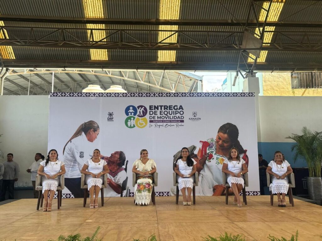 Raquel Balam Rocha de Bojórquez rinde su primer informe como titular del DIF Kanasín