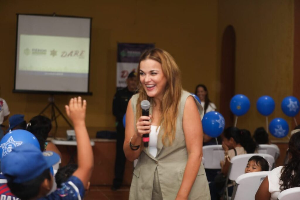 Cecilia Patrón lleva apoyo para la salud mental en comisarías de Mérida