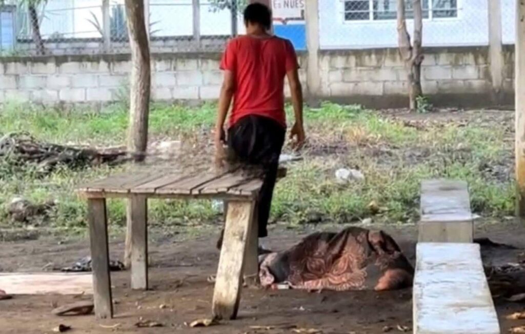 Hombre es comido por los gusanos en Chiapas