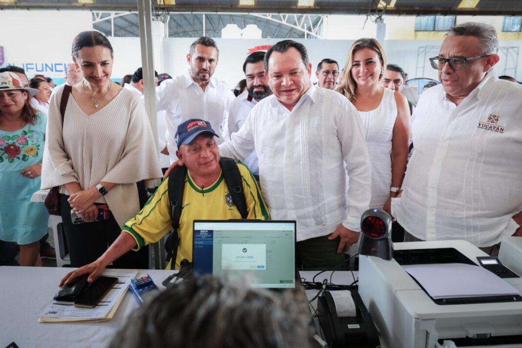 El Gobernador Joaquín Díaz Mena inaugura Ventanilla Única Estatal Móvil en Kanasín