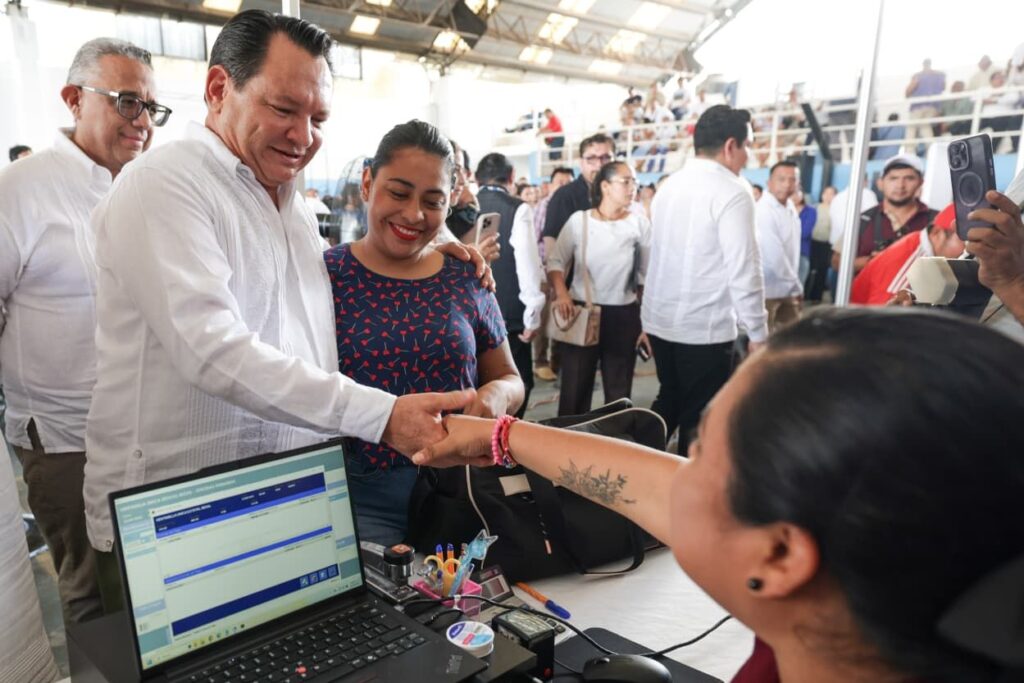 El Gobernador Joaquín Díaz Mena inaugura Ventanilla Única Estatal Móvil en Kanasín