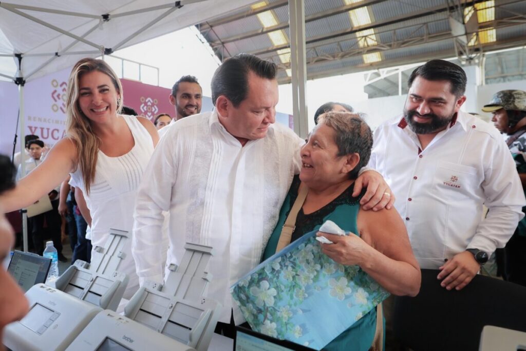 El Gobernador Joaquín Díaz Mena inaugura Ventanilla Única Estatal Móvil en Kanasín