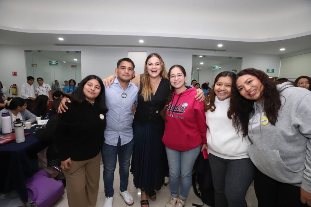 Jóvenes participando en Laboratorio de Innovación Social para prevención de adicciones en Mérida