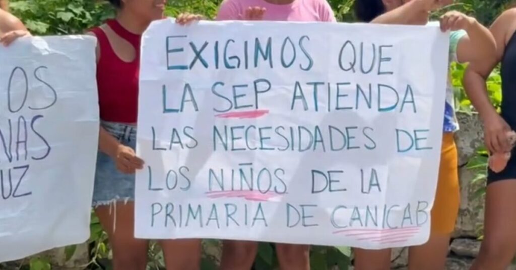 Madres protestan tras no tener luz, agua y más en una escuela de Canicab, Acanceh