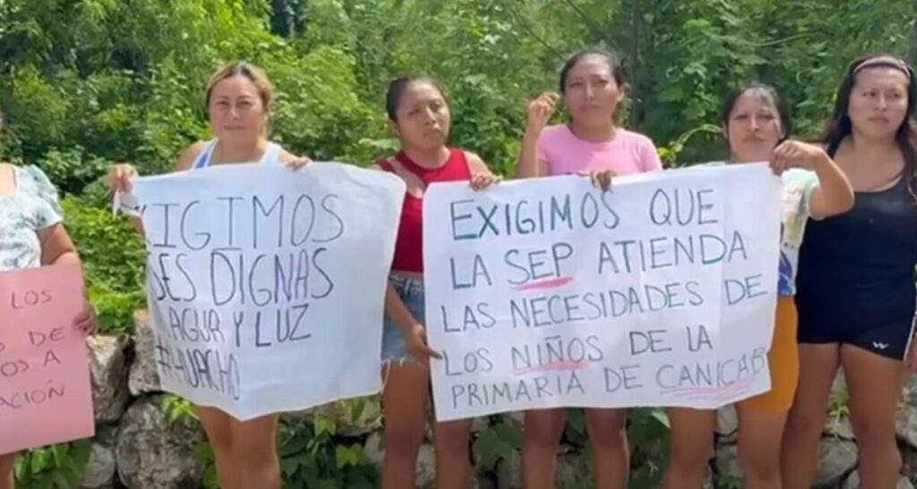 Madres protestan tras no tener luz, agua y más en una escuela de Canicab, Acanceh