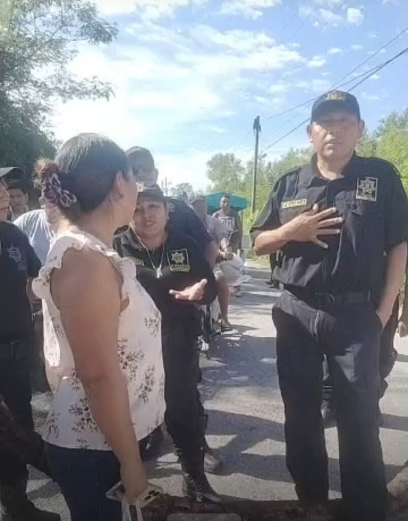 Madres protestan tras no tener luz, agua y más en una escuela de Canicab, Acanceh