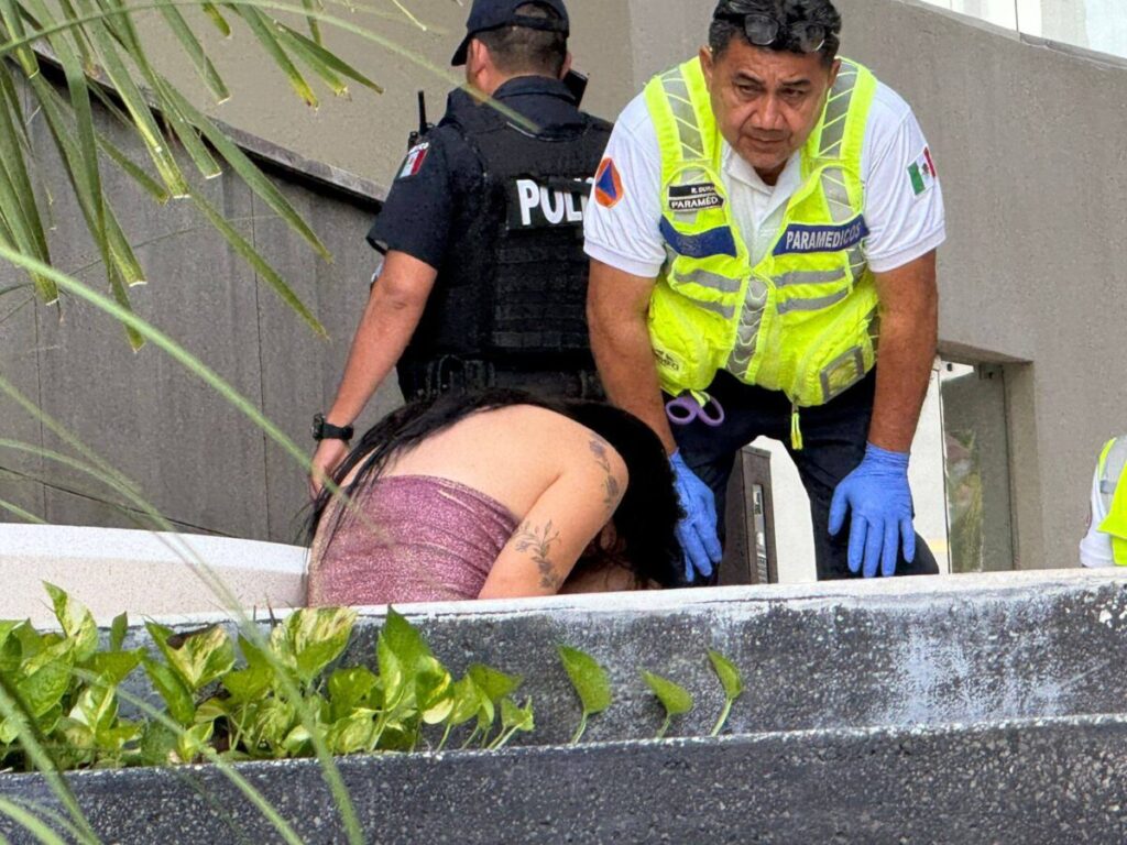 ¡Polémica! Doctora del IMSS que golpeo a pacientes es encontrada tirada ebria en Playa del Carmen, Quintana Roo