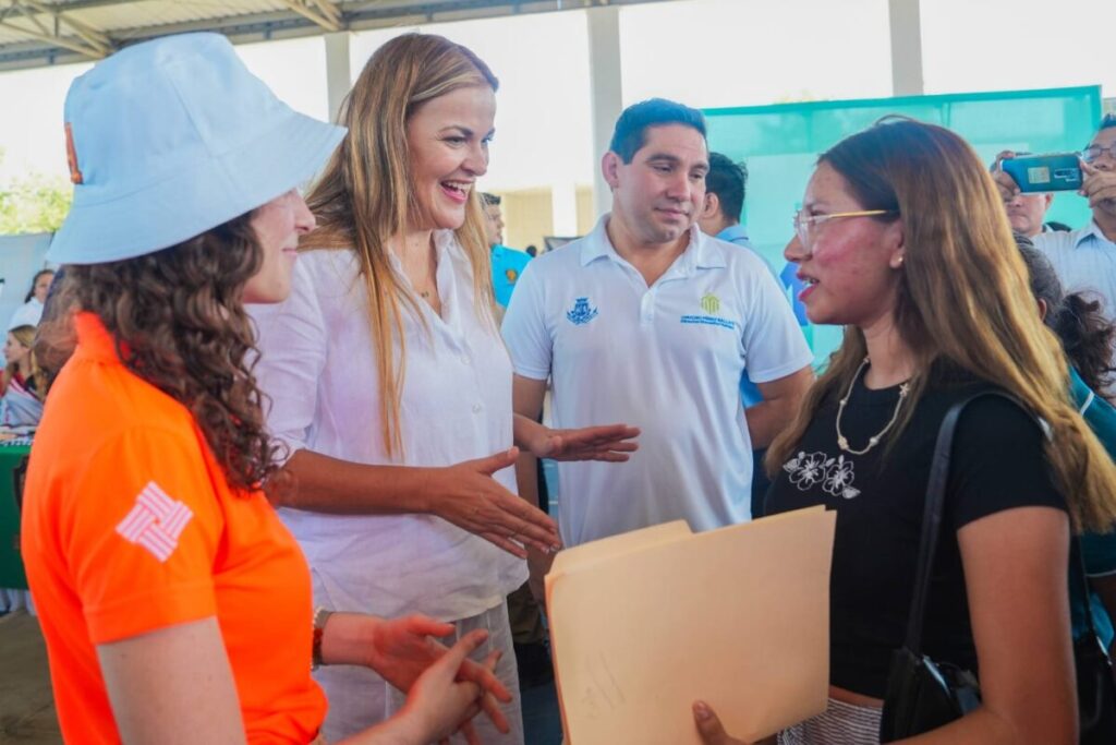 La alcaldesa Cecilia Patrón lanza programa “Campus digital”, comunidad de aprendizaje y desarrollo de habilidades para los y las jóvenes estudiantes.