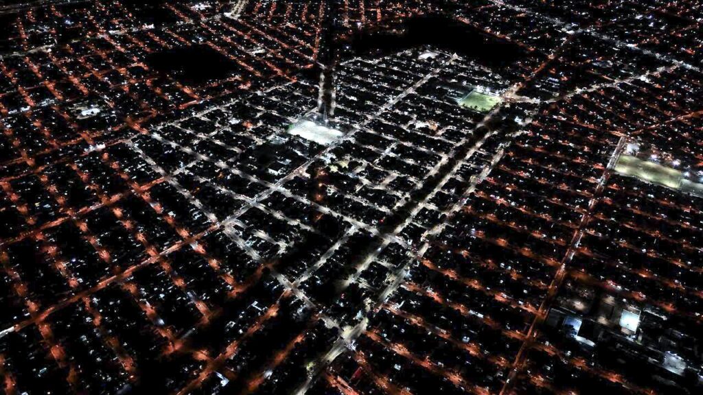Ya son 186 colonias y 31 comisarías con el cambio de alumbrado púbico en luces LED por la alcaldesa Cecilia Patrón