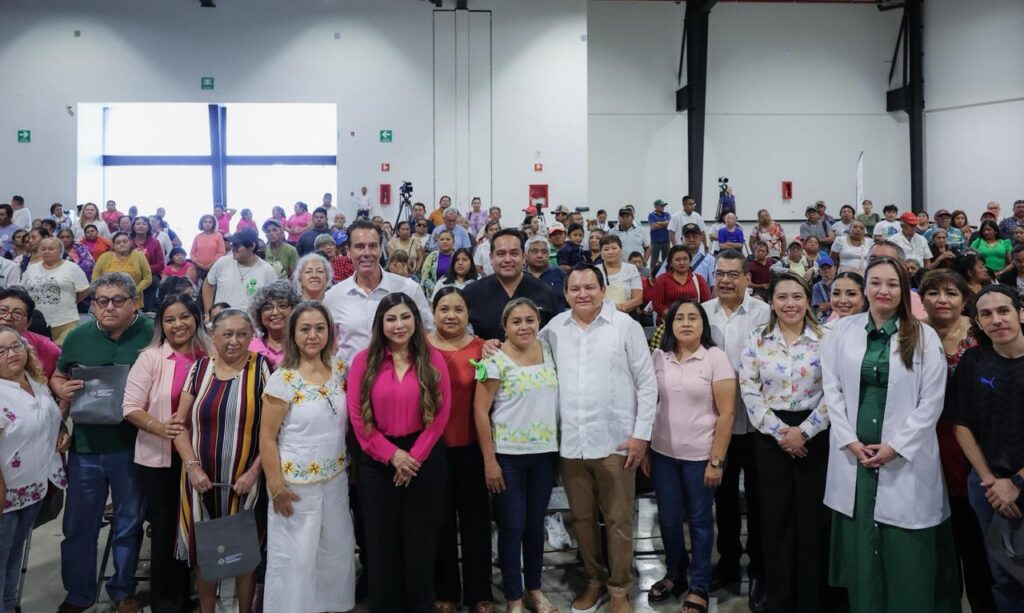 Joaquín Díaz Mena y la Mtra. Wendy Méndez / Renacimiento Maya devuelve audición a más de mil yucatecas y yucatecos