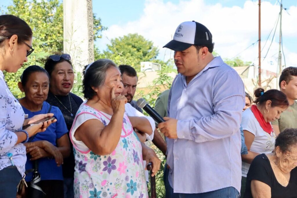 Edwin Bojórquez abandera inicia mejoramiento de las calles en Mulchechén y en San Camilo en Kanasín