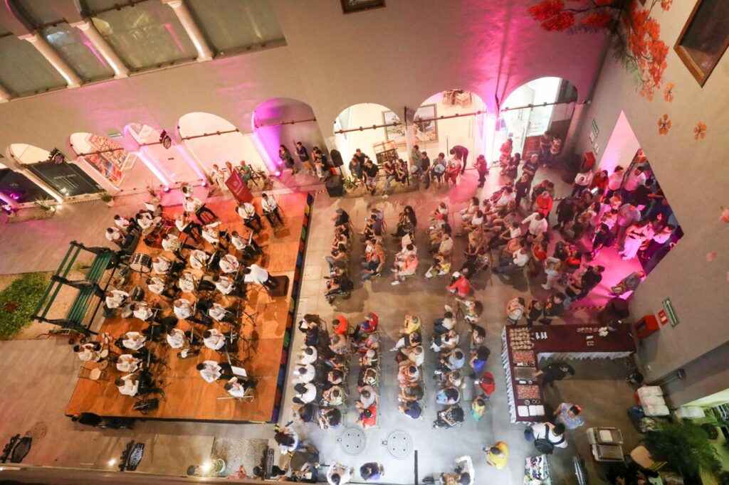 El Pasaje Picheta de Mérida vive una noche única con tradición y música